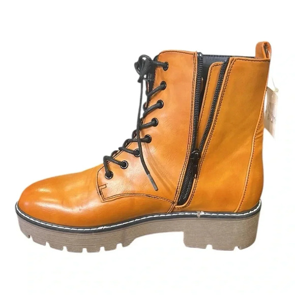 Altar'd State Lace Up Lug Sole Combat Style Linz Boot in Chestnut Tan Sz 7.5 NWT - Picture 3 of 10